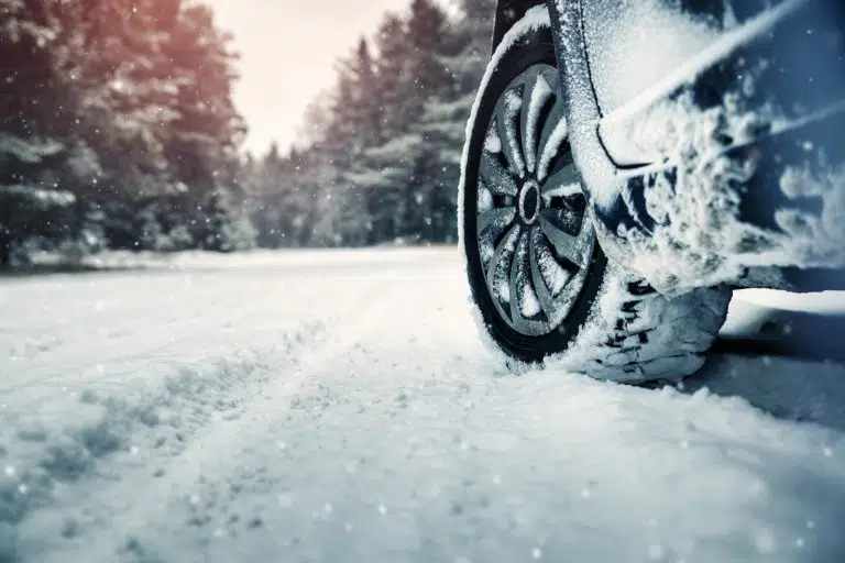 Automobilio paruošimas žiemai – žieminė padanga sniege