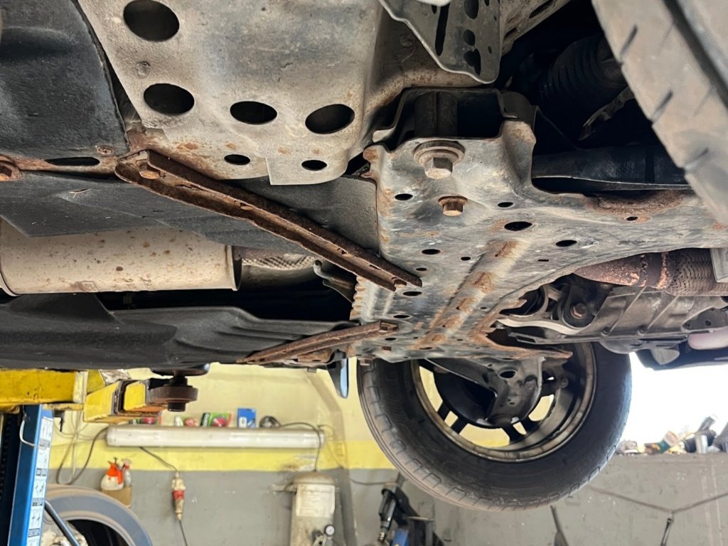 Apatinės šakės (svirties) keitimas Toptis autoservise Apatinės šakės (svirties) keitimas Toptis autoservise