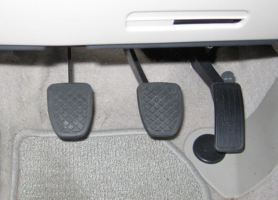 Automobilio stabdžių ir akceleratoriaus pedalai Automobilio stabdžių ir akceleratoriaus pedalai