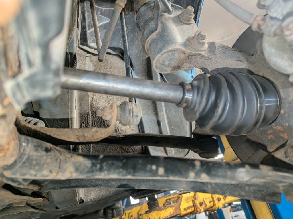 Granatos apsauga (guma) ant pusašio Toptis autoservise