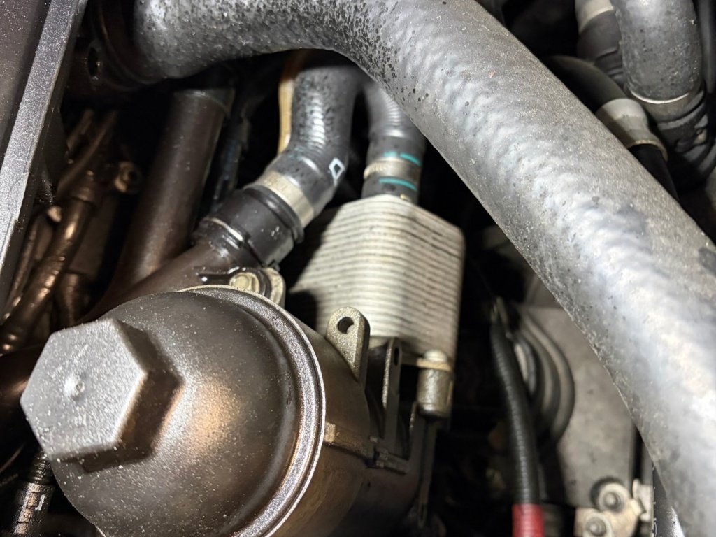 Kuro filtro korpusas ir kuro žarnos Toptis autoservise Kuro filtro korpusas ir kuro žarnos Toptis autoservise