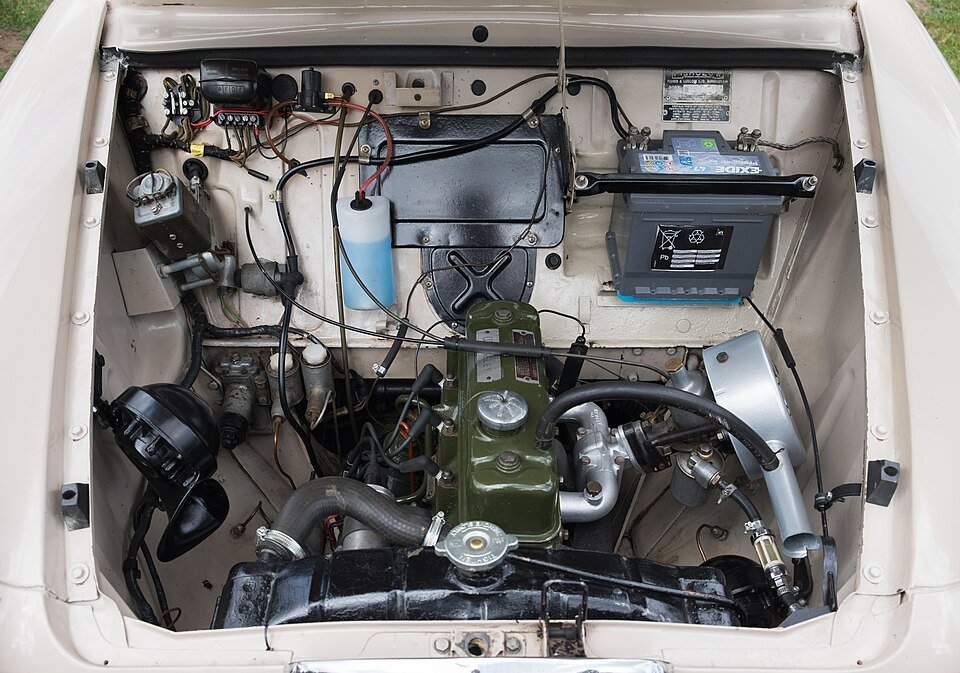 Automobilio variklio skyrius